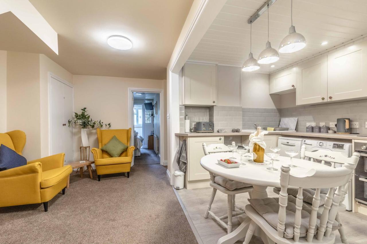Central Windsor, 2 Bedroom 2 Bathroom, 5 Minutes To Castle Exterior photo